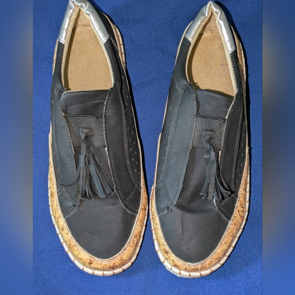 Women's Ultra-Comfy Breathable Black Slip-On Shoes W Tassels Size 10.5W Only $15